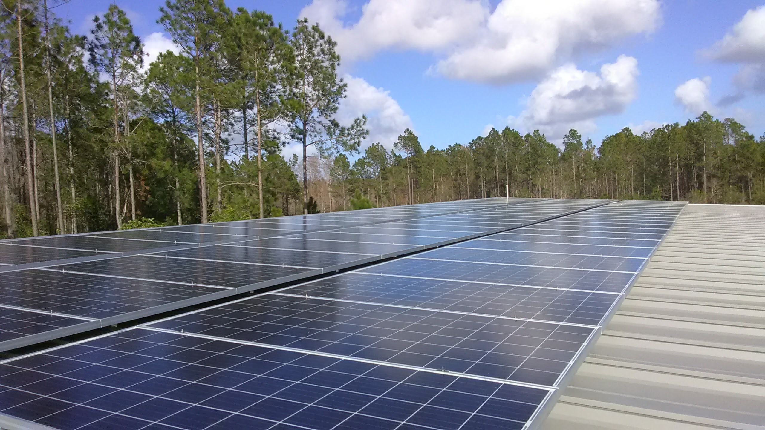 Commercial rooftop solar panel installation completed by Sundial Solar